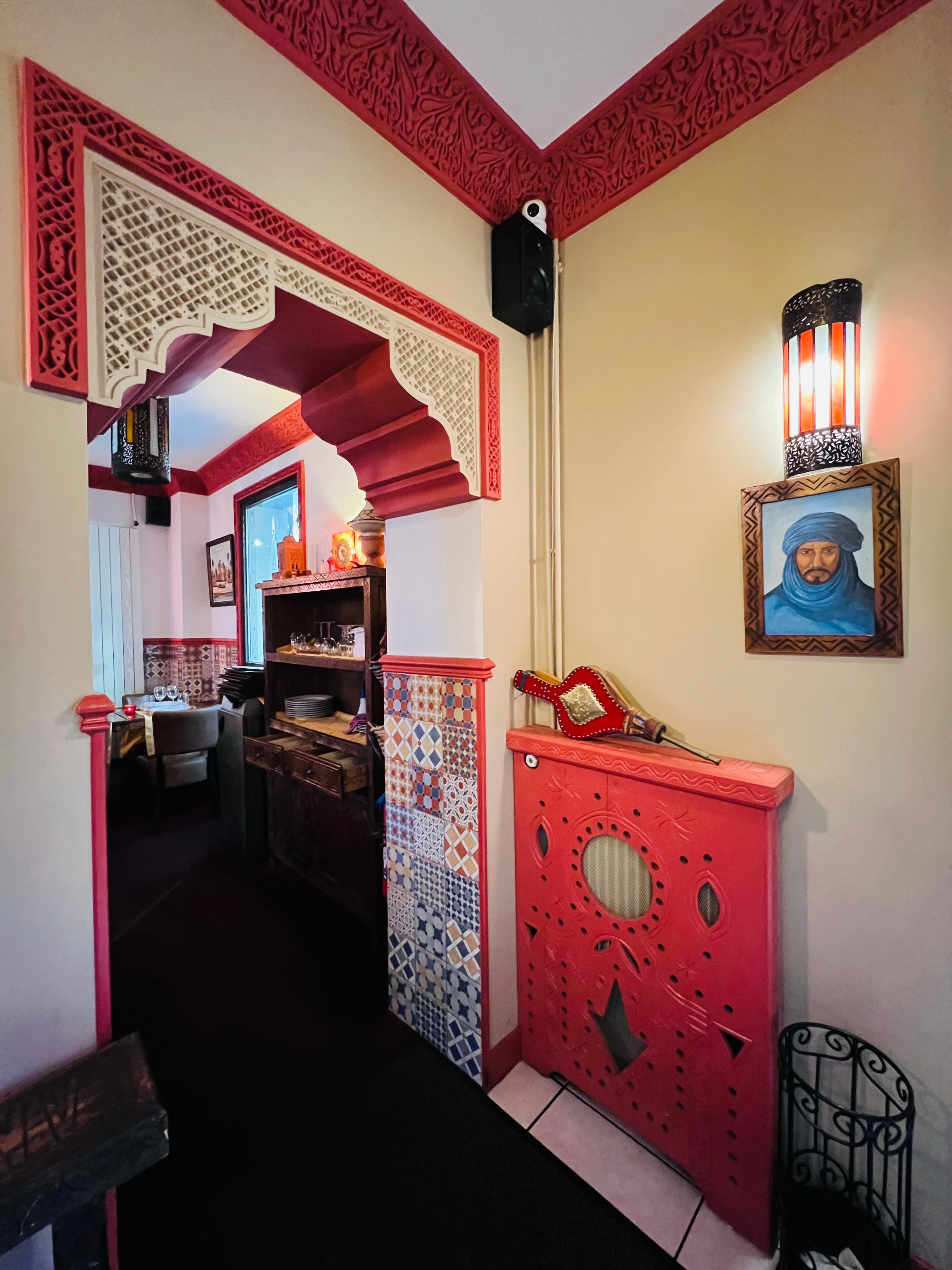 Entrée du restaurant La Médina — arche marocaine et décor traditionnel